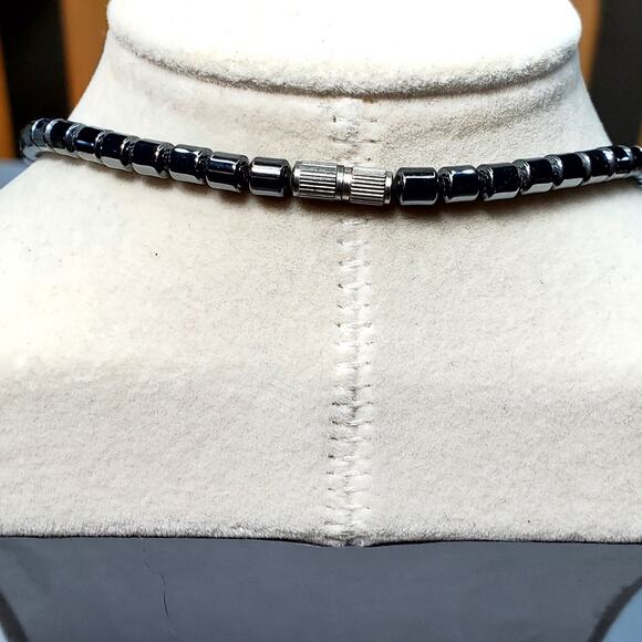 Vtg Carved Black Hematite Red Jasper Beaded Circle Pendant Necklace 16" - Picture 3 of 5